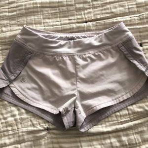 Girls Athleta record breaker 2.5” inseam short